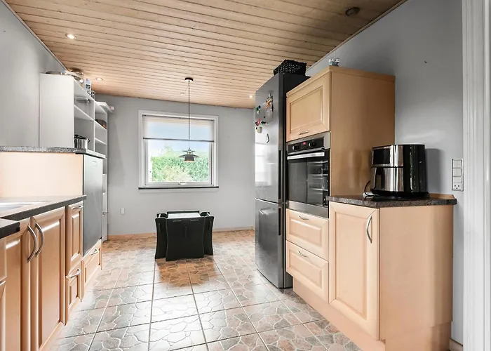 Holiday home 3 Bedroom Cozy In *