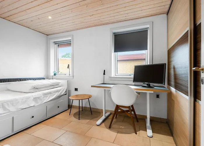 3 Bedroom Cozy In *