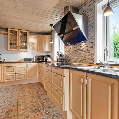 3 Bedroom Cozy In Feriehus