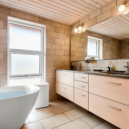 Feriehus 3 Bedroom Cozy In