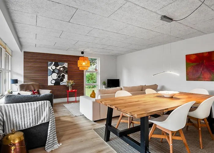 3 Bedroom Cozy In *
